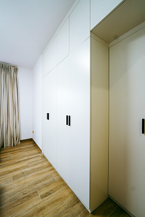 卧室4装修效果图165㎡极简大宅，满墙定制柜实